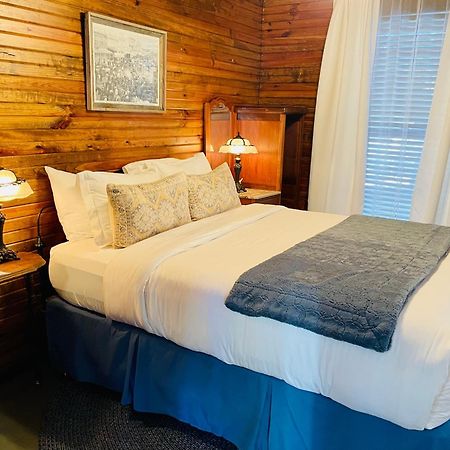 Dabbs Hotel Bed And Breakfast Llano Ngoại thất bức ảnh