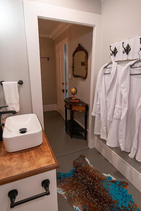 Dabbs Hotel Bed And Breakfast Llano Ngoại thất bức ảnh